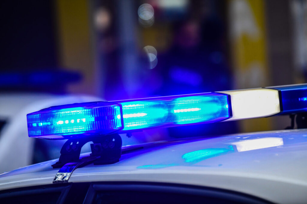 Madre es arrestada por presunto DUI con sus dos hijos pequeños dentro del vehículo en Salinas