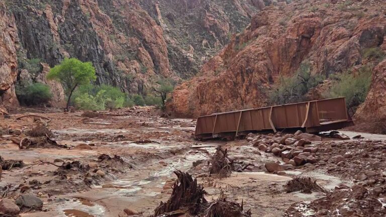 Inundación devastadora en el Gran Cañón: reportan 2 muertos y 14 desaparecidos tras lluvia torrencial