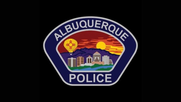 Motociclista gravemente herido tras colisión contra camioneta en el oeste de Albuquerque