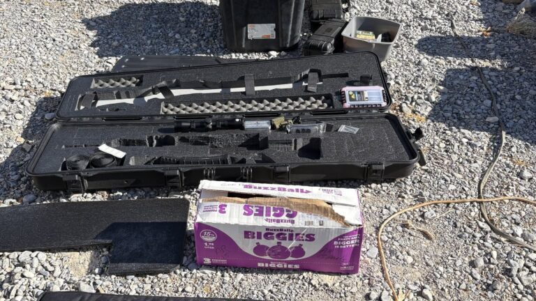 Fugitivo buscado en Pahrump: hallan 7 armas, drogas y un vehículo robado en operativo policial