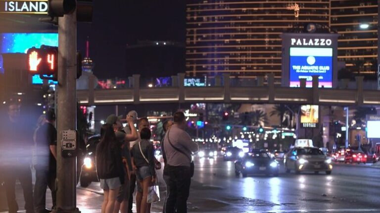 Turismo en Las Vegas cae 7.8% y presiona a los pequeños negocios