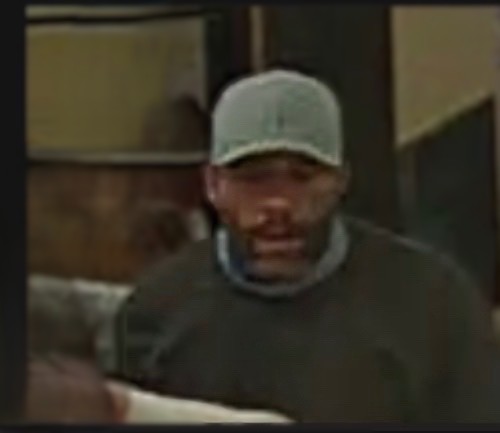 Intento de robo comercial en Las Vegas: la policía busca a un sospechoso con barba
