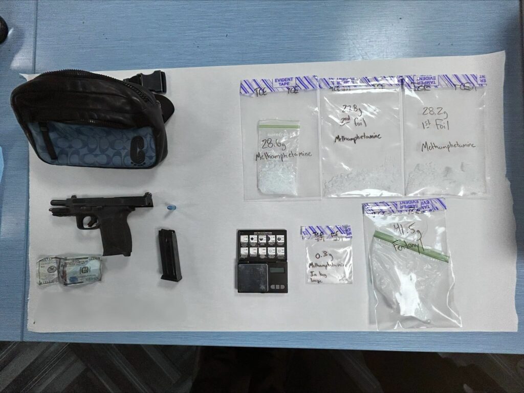 Placas temporales falsas en Aurora destapan drogas y un arma robada durante patrullaje preventivo