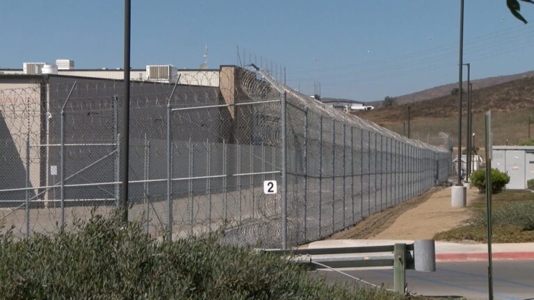 Detenciones de ICE alcanzan récord en julio y aumentan la preocupación en San Diego
