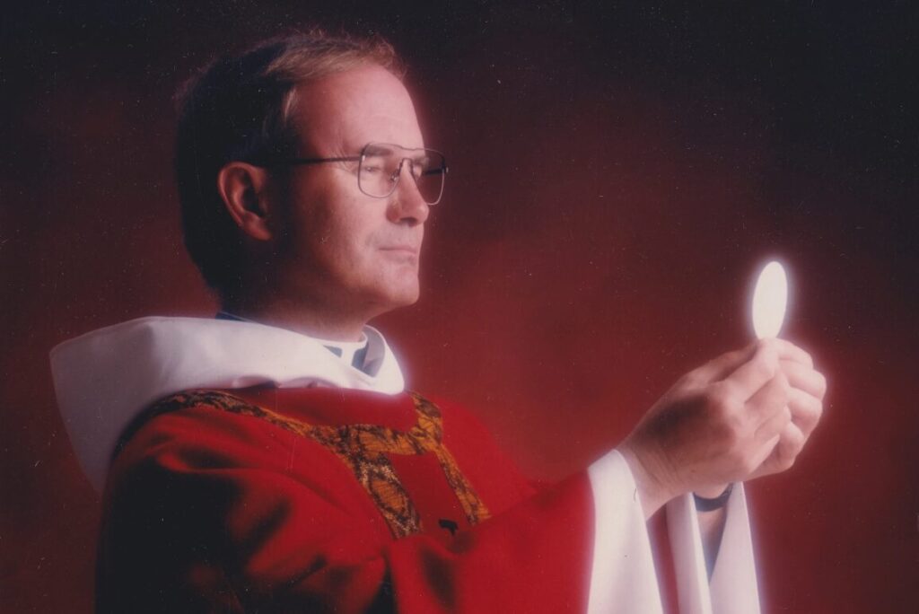 Monseñor Ken Leone: Littleton realizará vigilia para despedir al sacerdote recordado por su apoyo tras Columbine