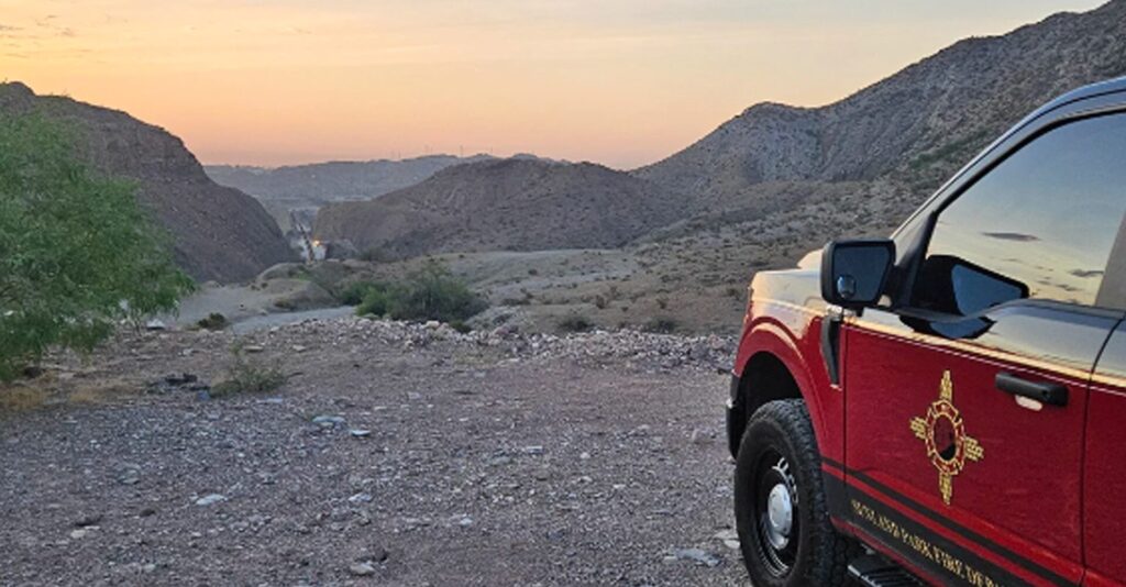Rescate en Monte Cristo Rey: bomberos de Sunland Park auxiliaron a un hombre tras caer 30 pies