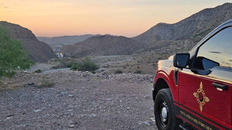 Rescate en Monte Cristo Rey: bomberos de Sunland Park auxiliaron a un hombre tras caer 30 pies