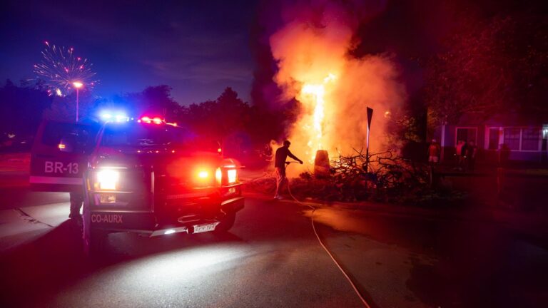 Incendios por fuegos artificiales en Aurora dejaron 26 emergencias durante el 4 de Julio