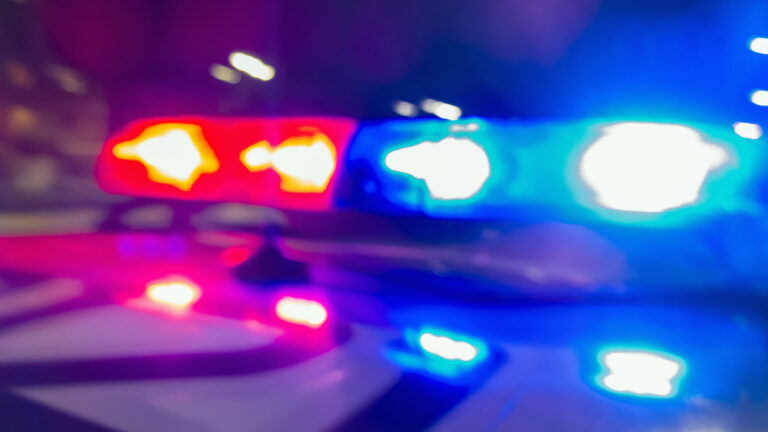 Accidente fatal en Aurora: adolescente muere tras huir de la policía y chocar un vehículo robado