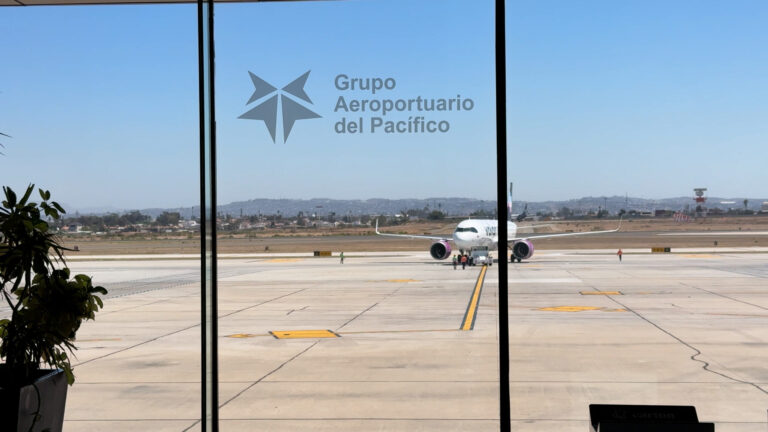 Refuerzan operativos por vacaciones en Aeropuerto de Tijuana, flujo de pasajeros aumenta 30%