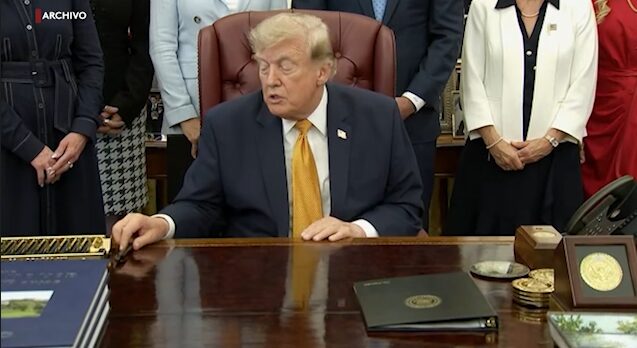 Trump firma medidas para limitar la ciudadanía por nacimiento y combatir el turismo de maternidad