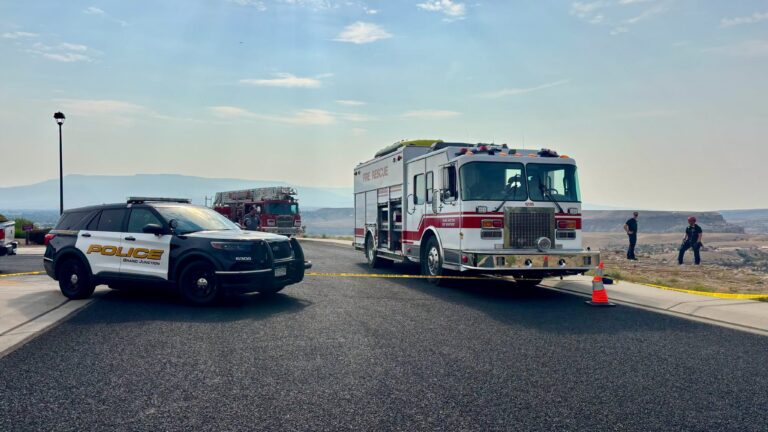 Cinco personas mueren tras caer un vehículo por un barranco en Grand Junction