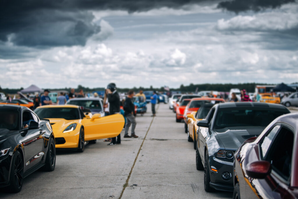 Salinas arranca Car Week con exhibición gratuita de autos en el aeropuerto