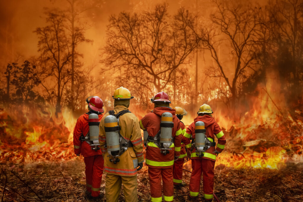 Timber Fire crece a 3,774 acres y obliga a bomberos a retirarse temporalmente por tormentas