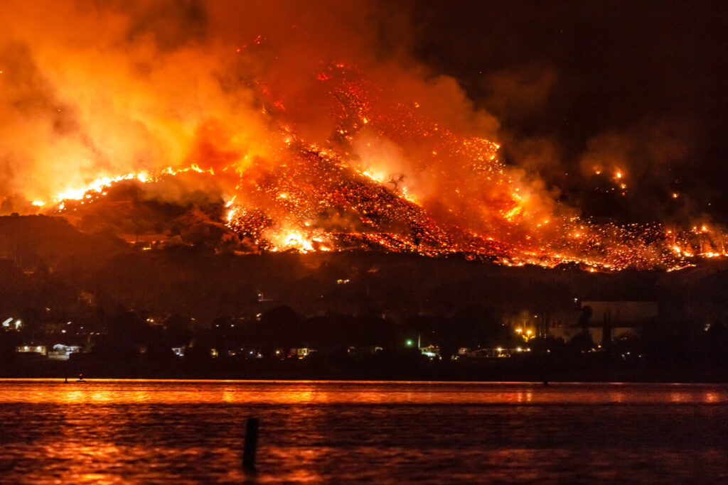 Timber Fire supera las 4 mil acres y amenaza más de 500 estructuras en Monterey County