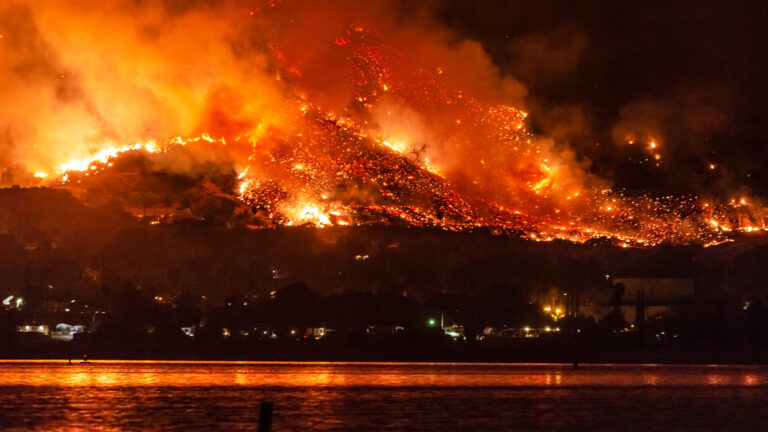 Timber Fire supera las 4 mil acres y amenaza más de 500 estructuras en Monterey County