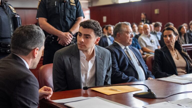 Luigi Mangione se declara culpable en juicio por el homicidio del CEO de UnitedHealthcare