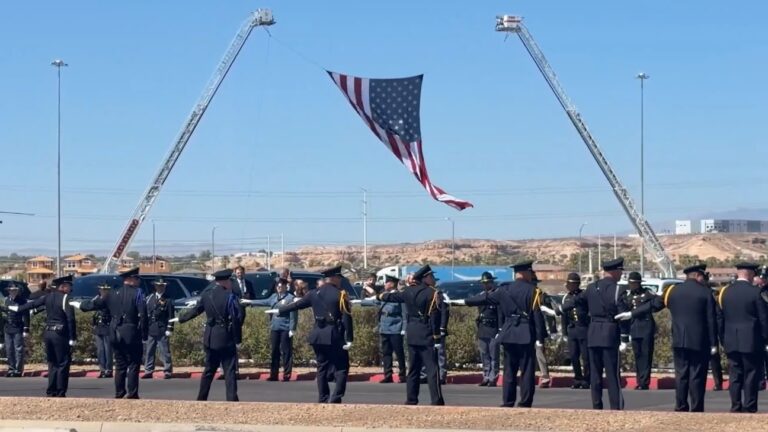 Las Vegas despide con honores a oficial de la policía que murió en cumplimiento de su deber