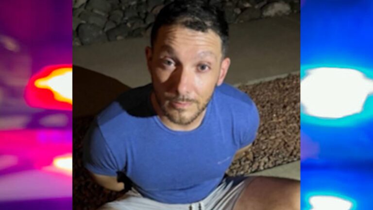 Detienen en Nuevo México a exmaestro buscado en Texas por relación inapropiada con un estudiante