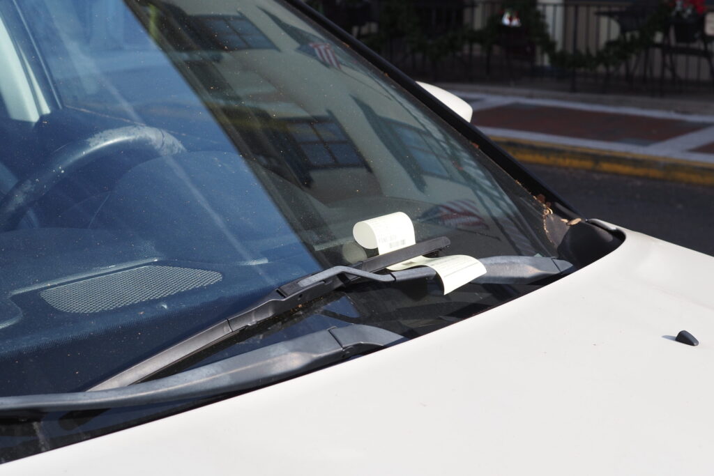 Conductores de Denver podrán volver a disputar sus multas de estacionamiento en línea