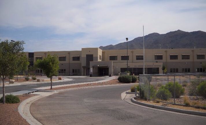 Evacúan la secundaria Hornedo tras reporte de olor a humo; estudiantes regresan a clases