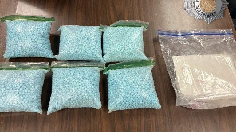 Denver lanza ofensiva contra el fentanilo tras decomiso de miles de pastillas y 34 arrestos