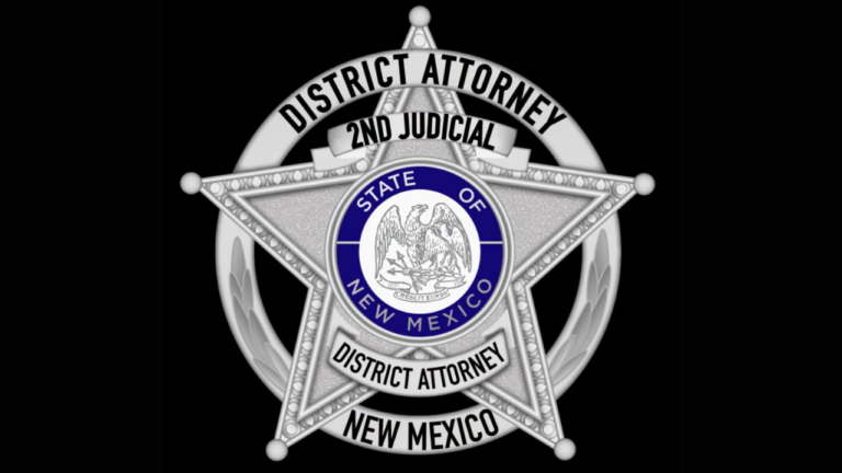 Detienen a menor de 14 años tras herir gravemente a su amigo con un arma en Albuquerque