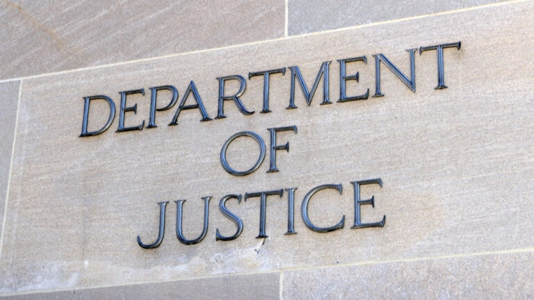 El Departamento de Justicia demanda a cuatro estados más por ofrecer tarifa escolar a inmigrantes indocumentados