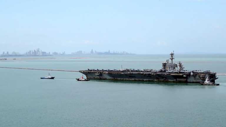 Portaaviones USS Abraham Lincoln llega a Tailandia tras más de ocho meses de despliegue