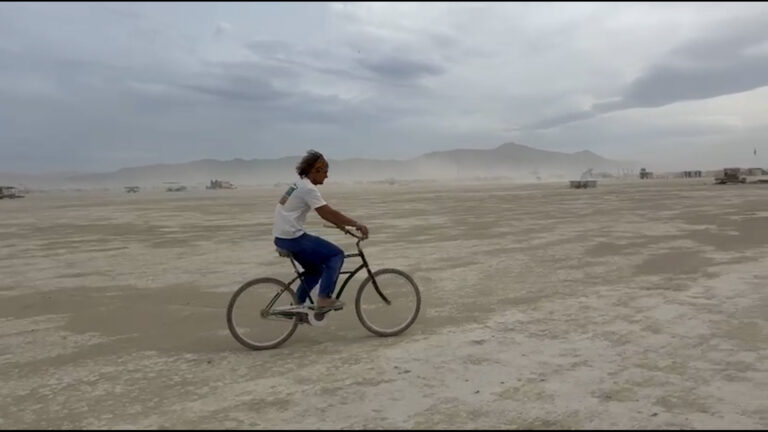 Bicicletas abandonadas en Burning Man tendrán una segunda vida en Tijuana para apoyar a madres buscadoras
