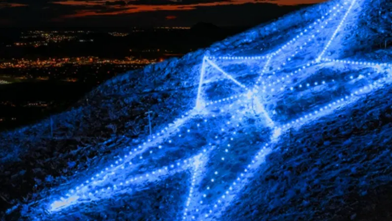 La estrella de El Paso se iluminará de azul en honor a Karol G antes de sus conciertos en el Sun Bowl