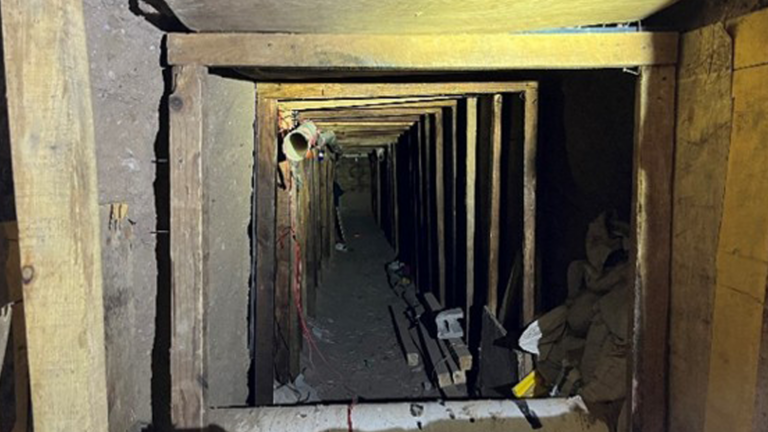 Mexicano se declara culpable por usar túnel entre Ciudad Juárez y El Paso para contrabandear migrantes