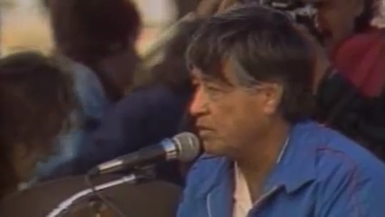 Demanda acusa a César Chávez de agresión sexual y señala a organizaciones por presunto encubrimiento