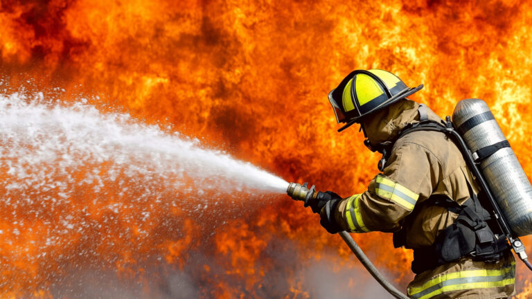 Incendio en planta de Moss Landing provoca orden de resguardo y afecta el tráfico