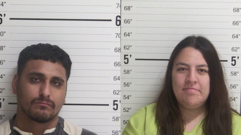 Arrestan a pareja tras presunto secuestro de dos niños y agresión con arma en Clovis