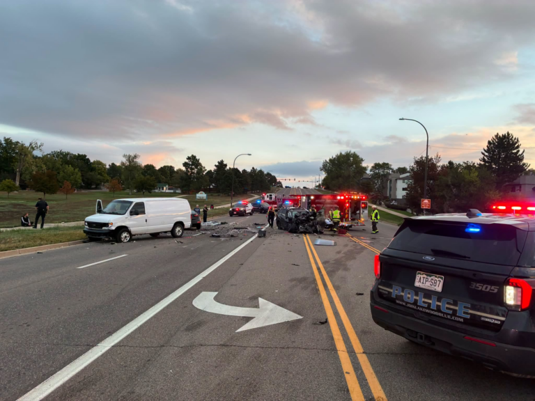 Furia al volante deja dos arrestados y un herido tras choque en Lakewood