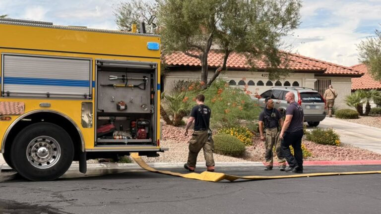 Incendio devastador: 31 bomberos responden a emergencia en residencia de Cherry Stone Court