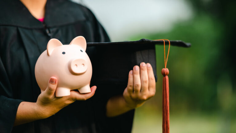 Estudiantes de San Diego podrían recibir hasta $1,500 para educación o capacitación