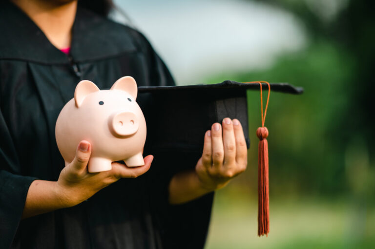 Estudiantes de San Diego podrían recibir hasta $1,500 para educación o capacitación