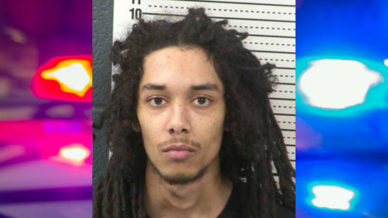 Detienen a hombre en Las Cruces por apuntar con un AK-47 a agentes federales