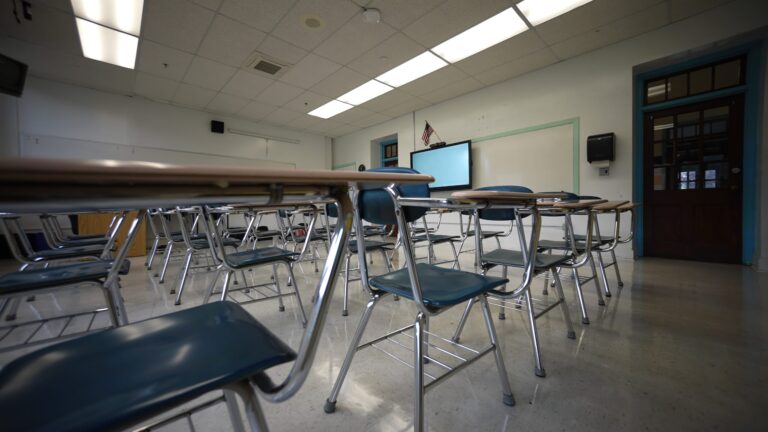 Escuela primaria de Mission Valley activa cierre preventivo tras reporte de hombre con posibles heridas de bala