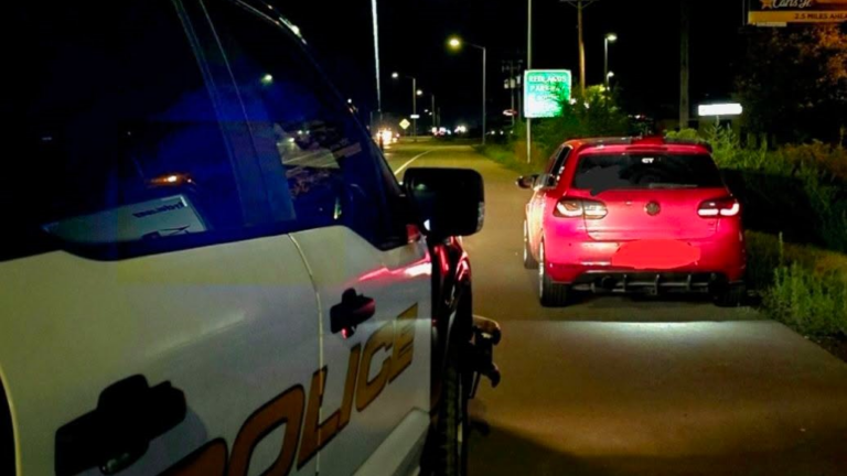 Exceso de velocidad en Grand Junction: conductor iba a 75 mph y competía con otros dos vehículos