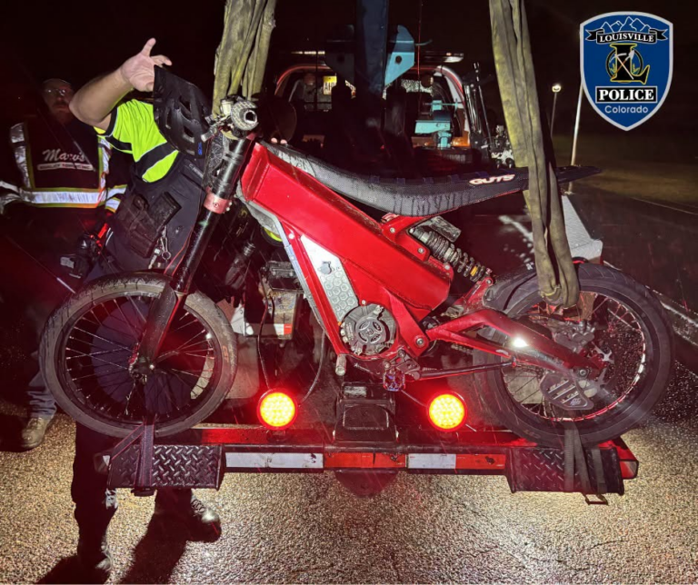 Motos eléctricas: Louisville emite 11 citaciones por uso ilegal, algunas contra padres