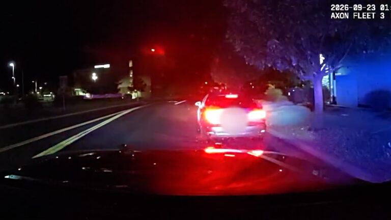 VIDEO: Conductor iba a 68 mph en zona de 45 y terminó arrestado en Parker