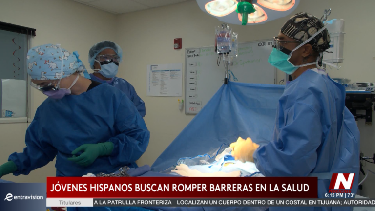 Estudiantes hispanos buscan romper la barrera del idioma en el sector de la salud