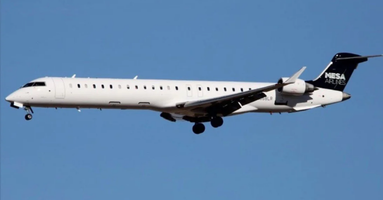 Vuelo de Mesa Airlines con destino a El Paso regresa a Houston tras romperse un parabrisas
