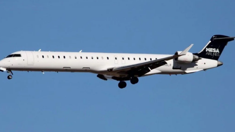 Vuelo de Mesa Airlines con destino a El Paso regresa a Houston tras romperse un parabrisas