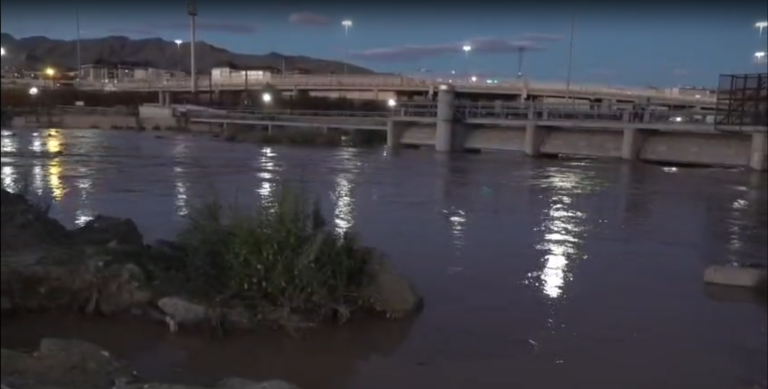 Cierres viales en Ciudad Juárez por desbordamiento del río Bravo