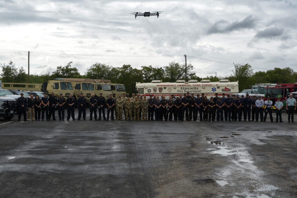 Guardia Militar de Texas apoya a comunidades tras el paso del huracán Polo