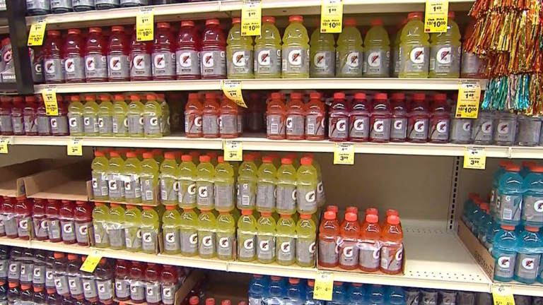 Retiran bebidas Gatorade del mercado por colorantes no declarados